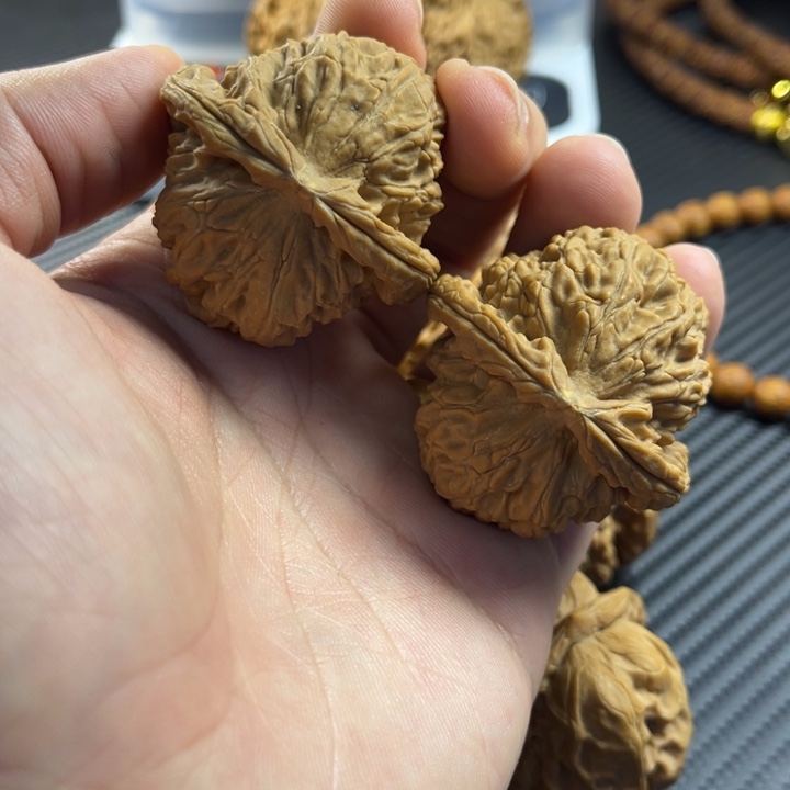 文玩核桃把件45毕业对全品白狮子（头微黄）