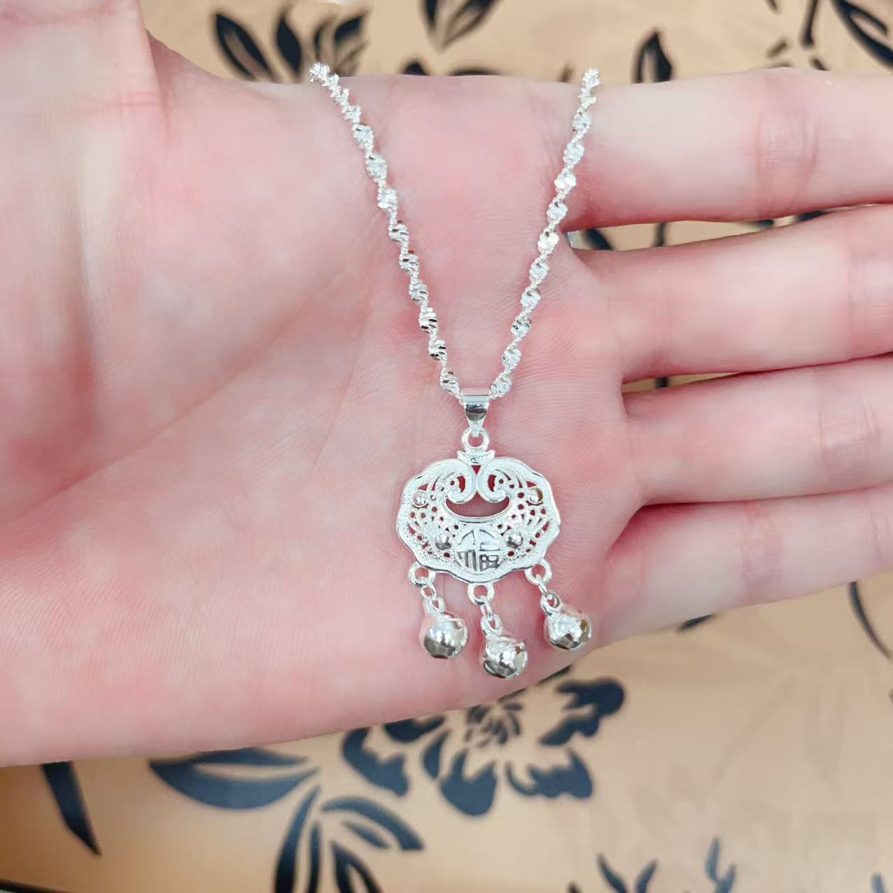 坠链均足银 福字平安锁优雅项链