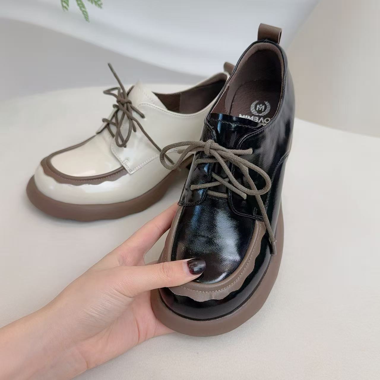 Ww83602女鞋春季新款韩版时尚舒适圆头系带粗跟漆皮女单鞋