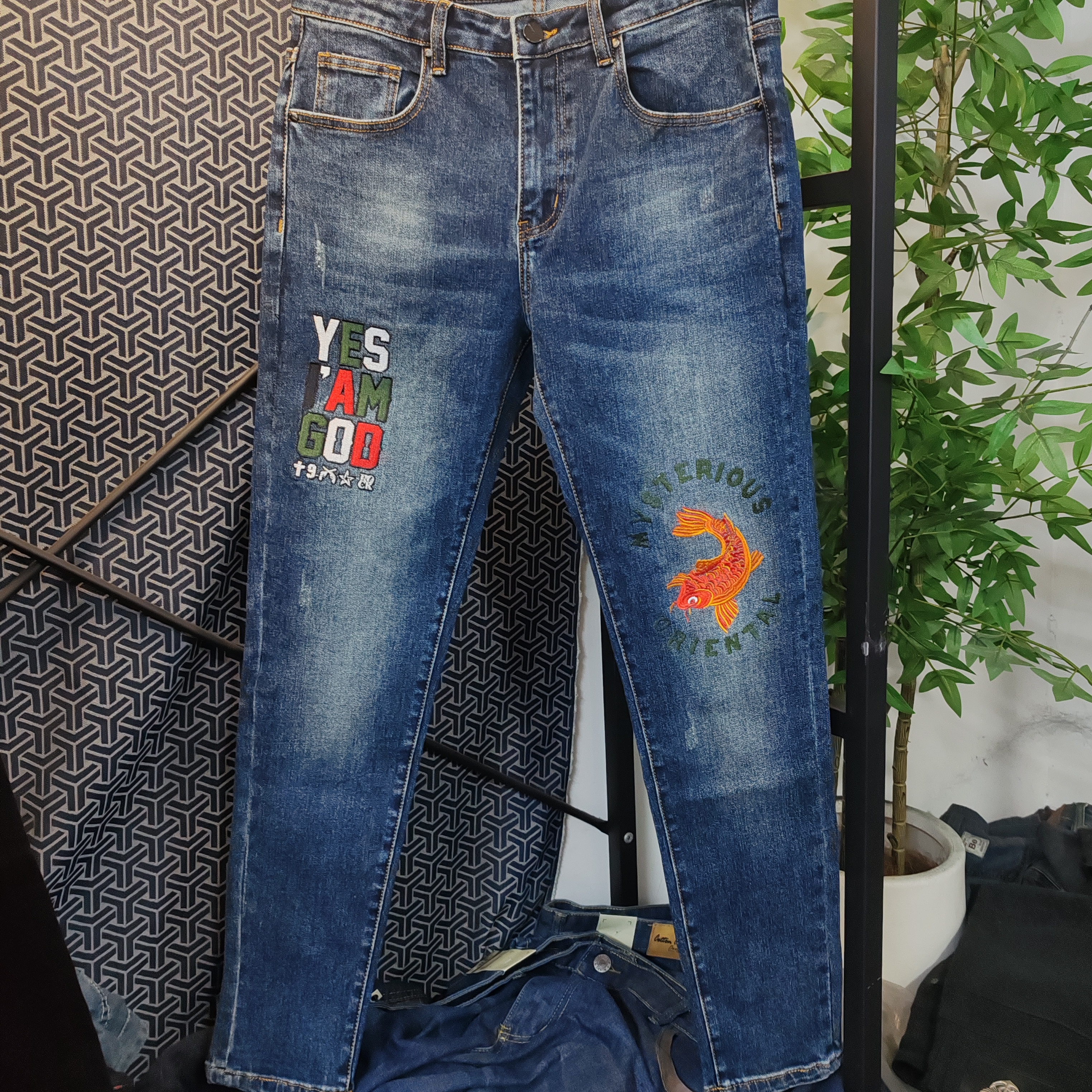 秋冬2025潮牌刺绣牛仔裤男修身绣花潮流小脚新款百搭显瘦秋冬厚款