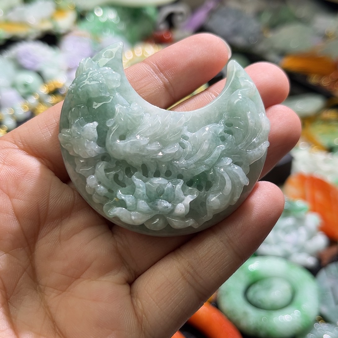 翡翠未镶嵌颈饰待编织