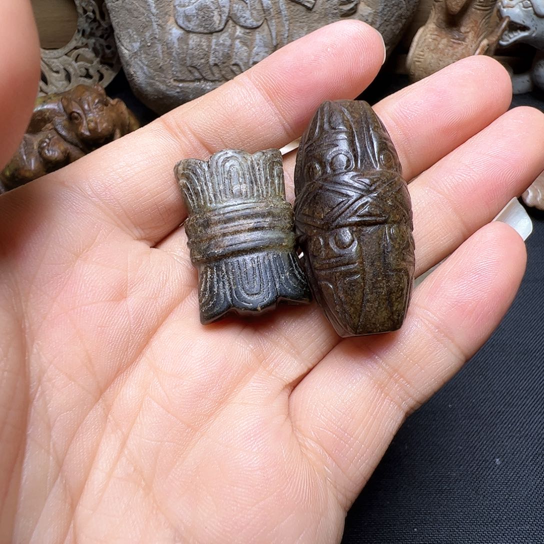 颈饰未镶嵌和田玉（糖玉）雨**虹