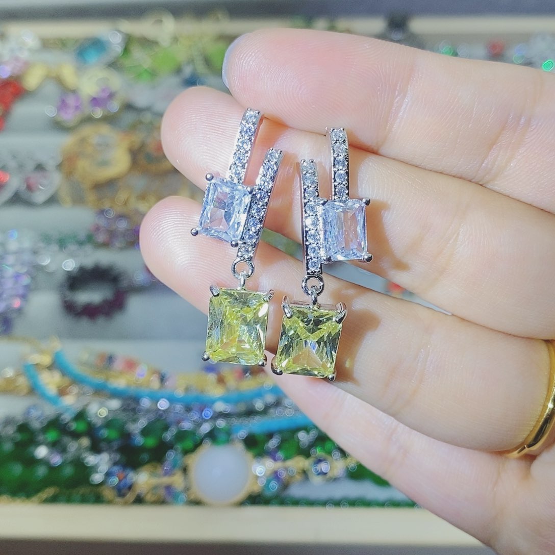 【闪购商品】银S925镶嵌耳饰托帕石