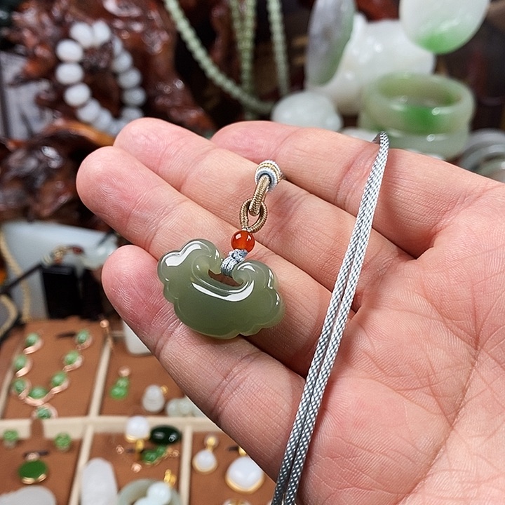 和田玉颈饰未镶嵌