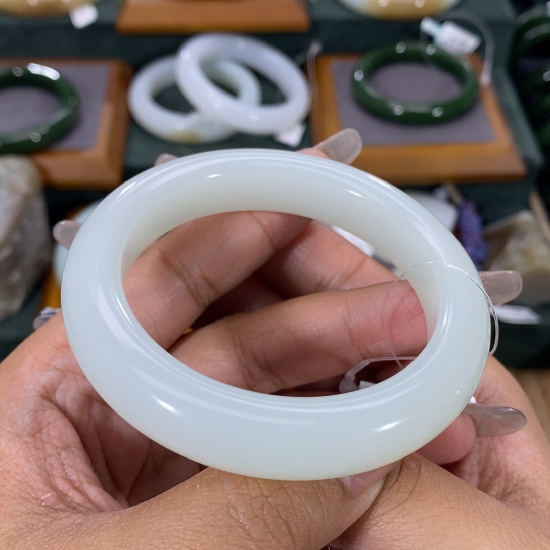 和田玉手镯未镶嵌