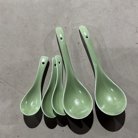 微瑕，不能明火，22厘米大勺2个，小勺12厘米10个抹茶绿