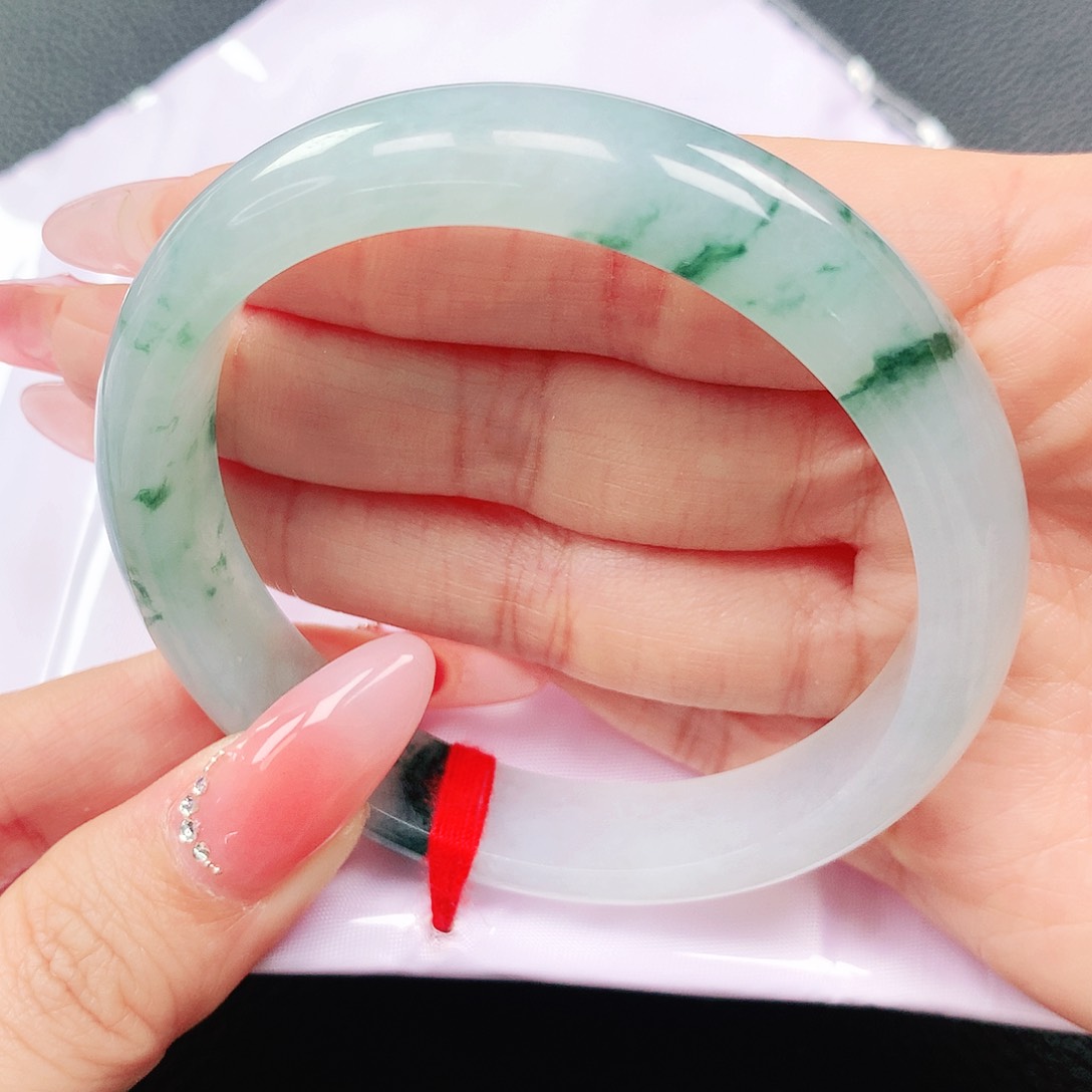 翡翠手镯未镶嵌56圈