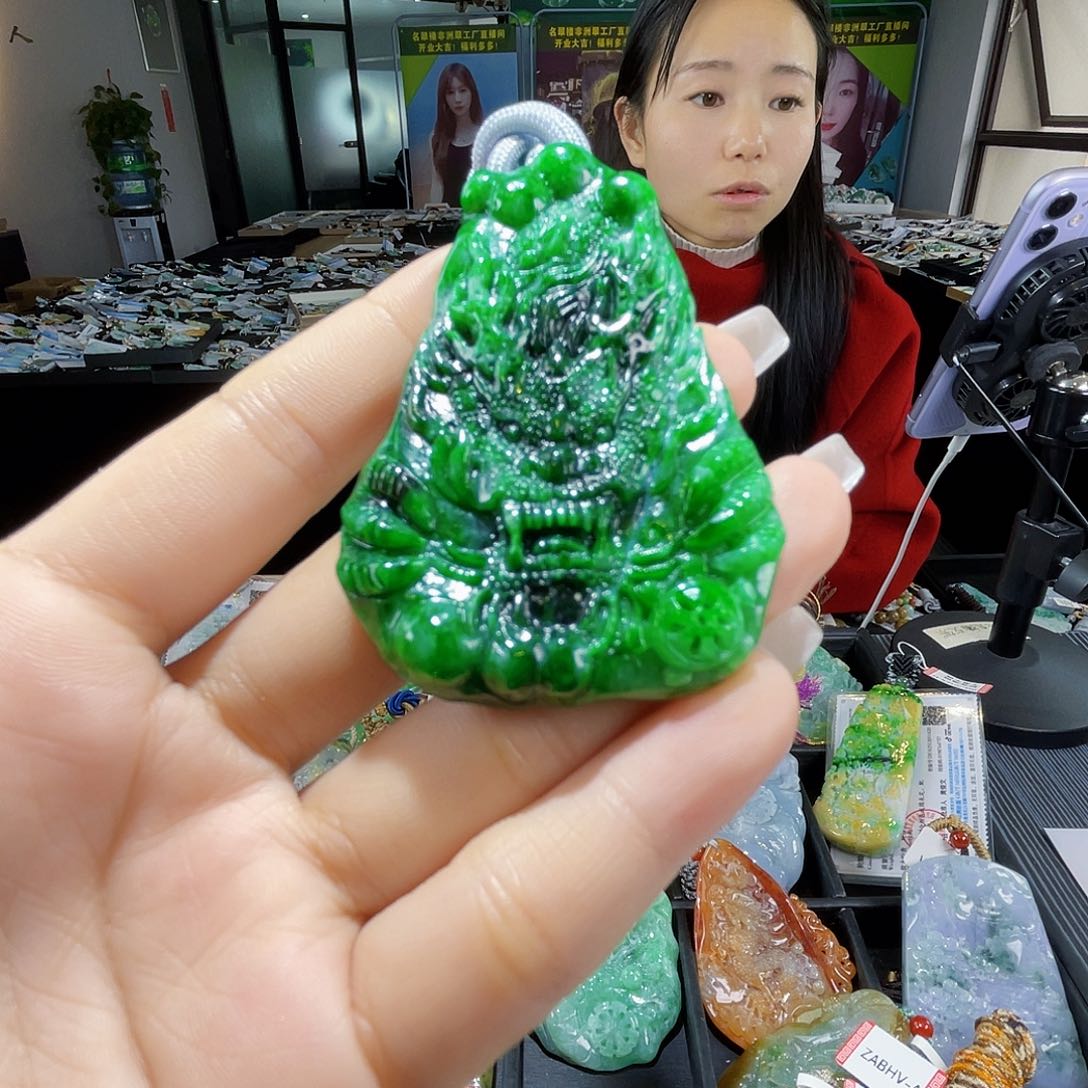 颈饰未镶嵌翡翠一