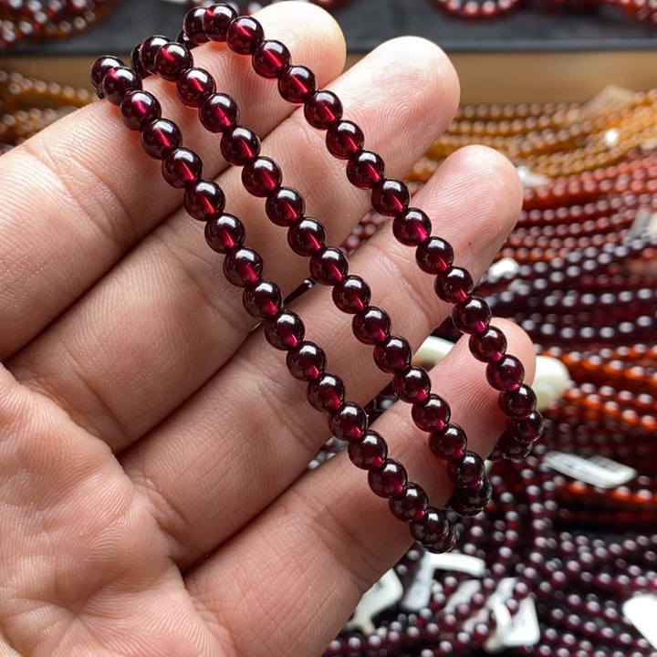 日***月手链石榴石未镶嵌5.3mm毕业级酒红色108