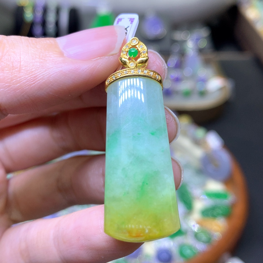 【闪购商品】翡翠颈饰18K金镶嵌翡翠吊坠项链