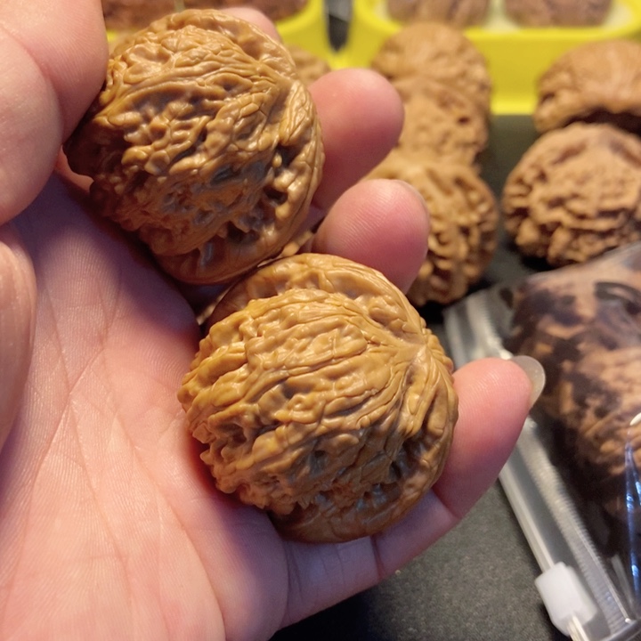 文玩核桃吊坠狮子