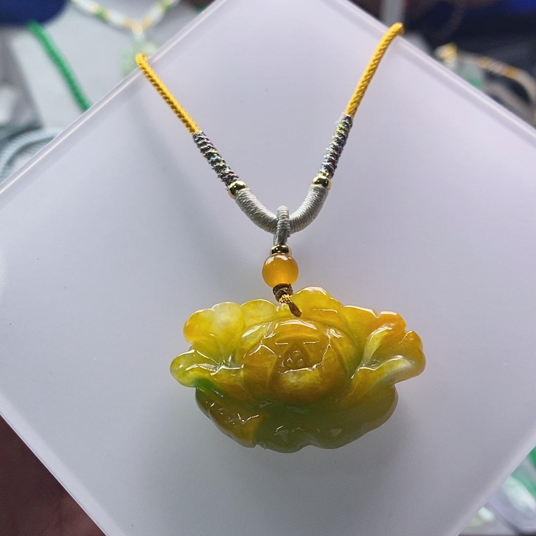 翡翠未镶嵌吊坠(赠链)