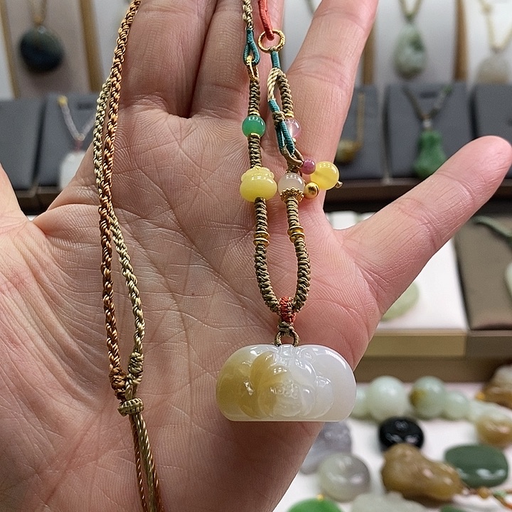 和田玉颈饰未镶嵌