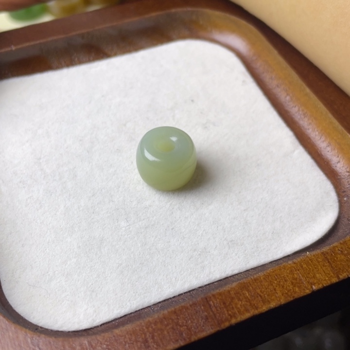 桐***宝和田玉未镶嵌颈饰