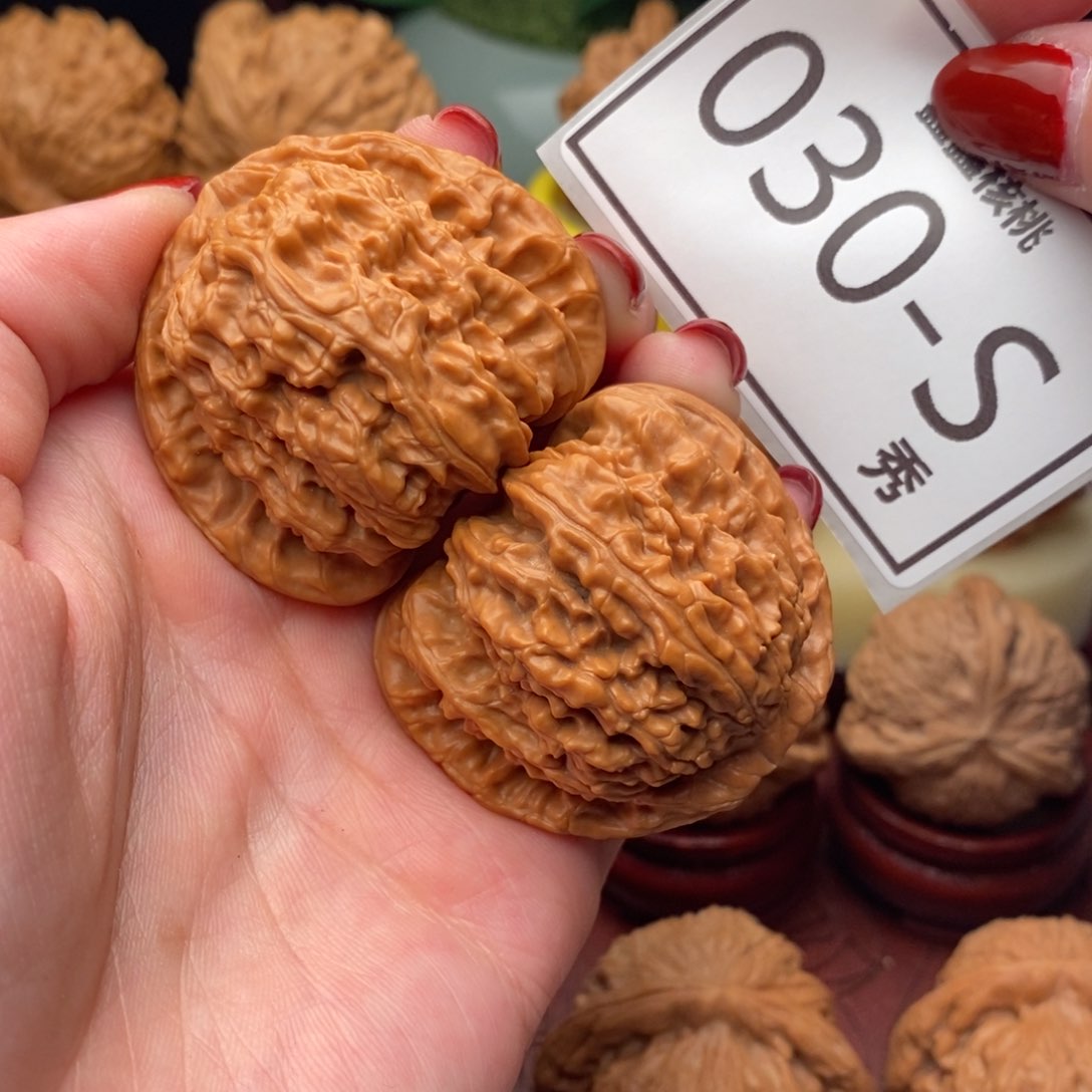 文玩核桃把件白狮44