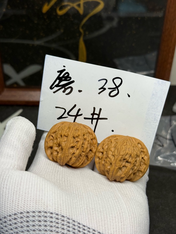 38全品红皮矮桩磨盘文玩核桃