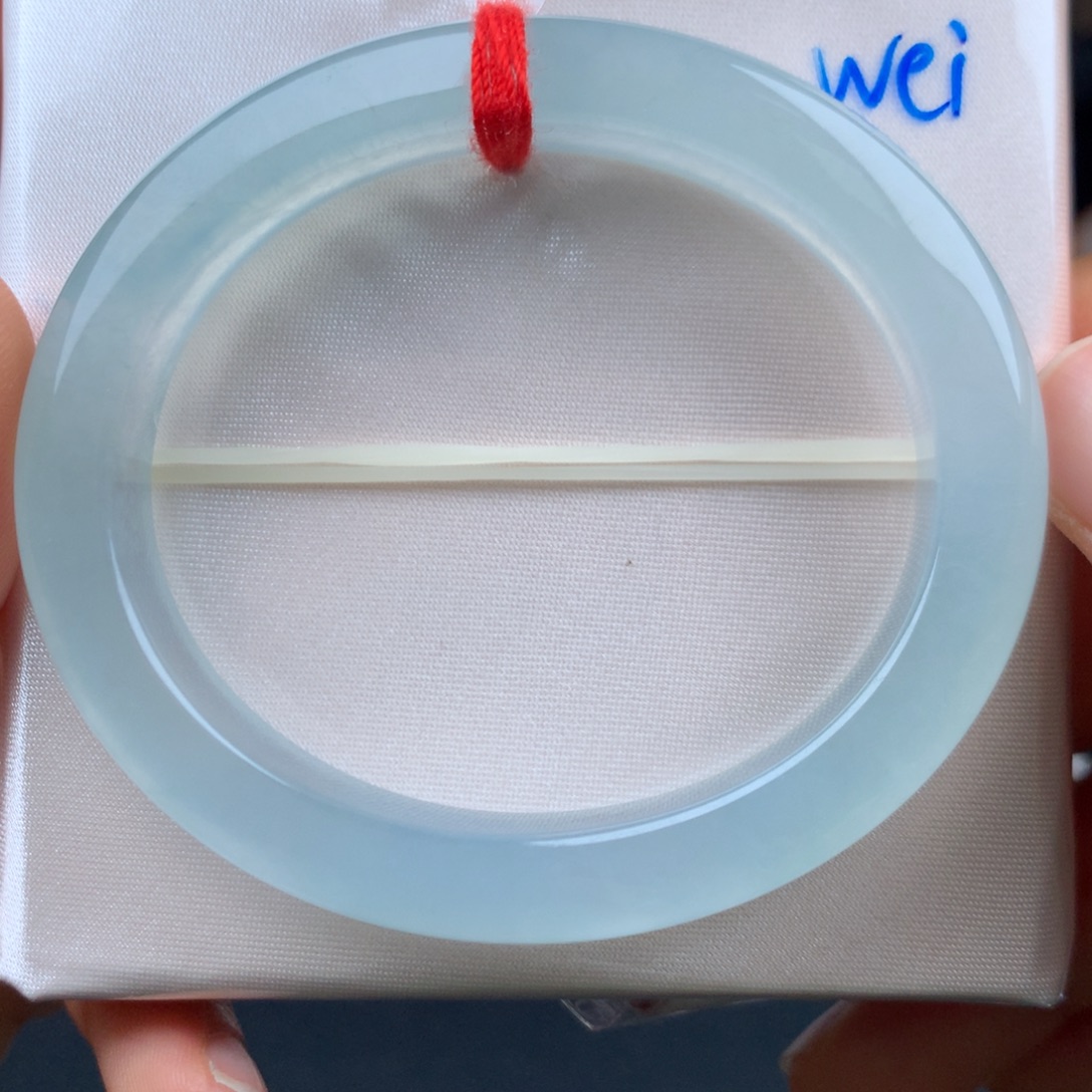 翡翠手镯未镶嵌冰蓝炸光