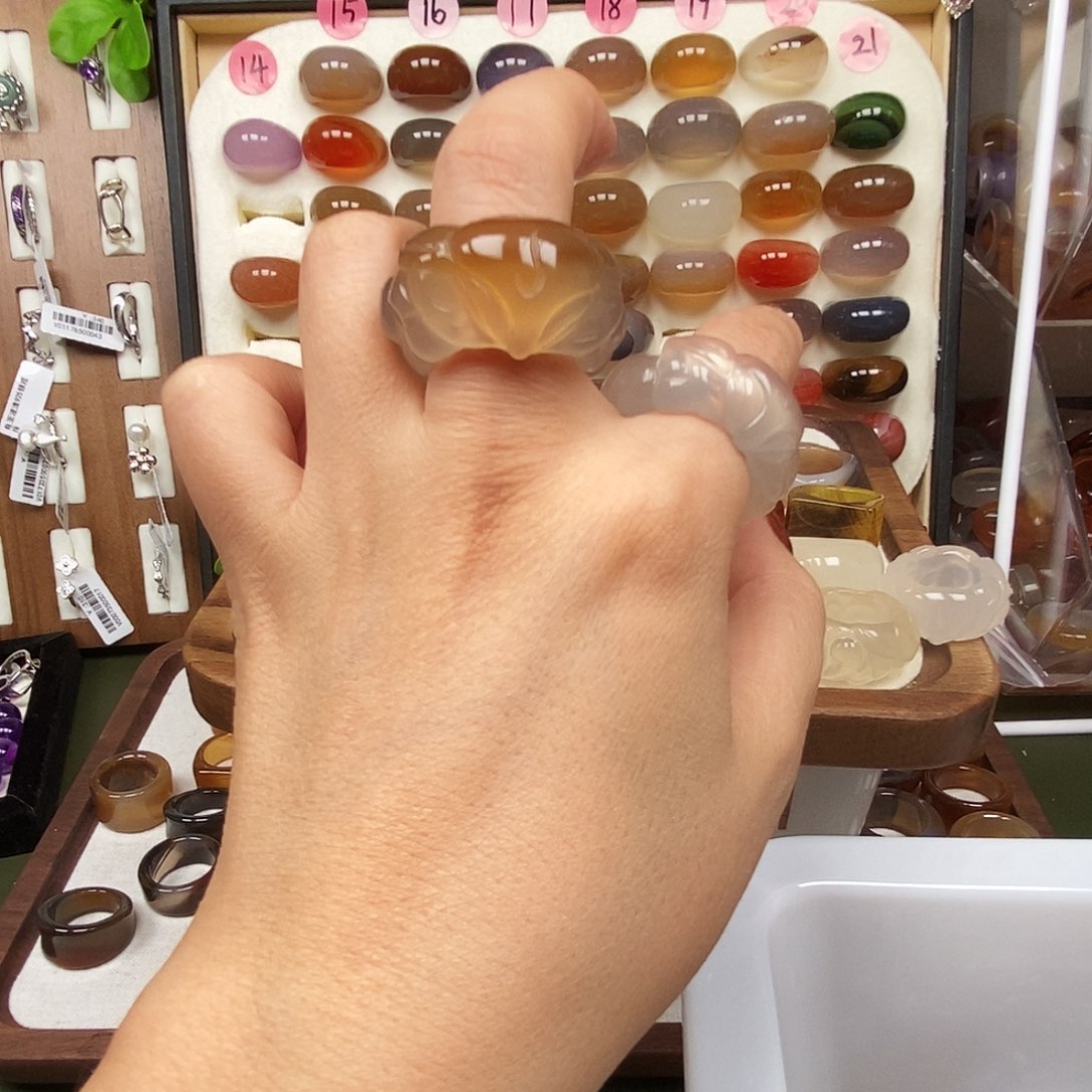 媛***媛玛瑙/玉髓未镶嵌戒指