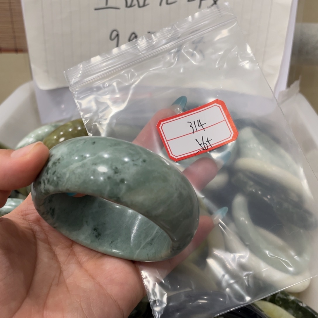 蛇纹石玉未镶嵌手镯