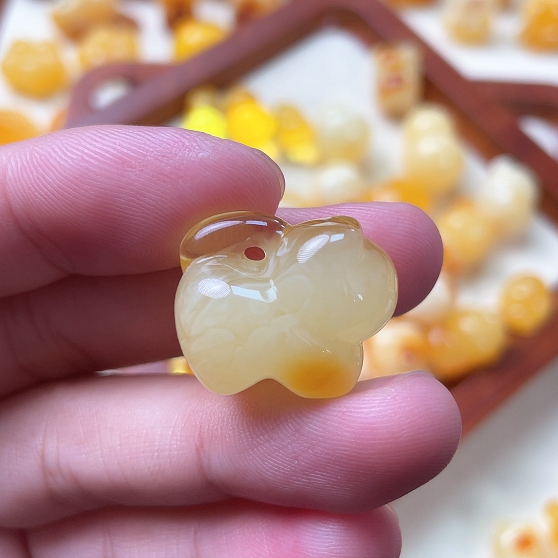 琥珀珠宝奇石未镶嵌