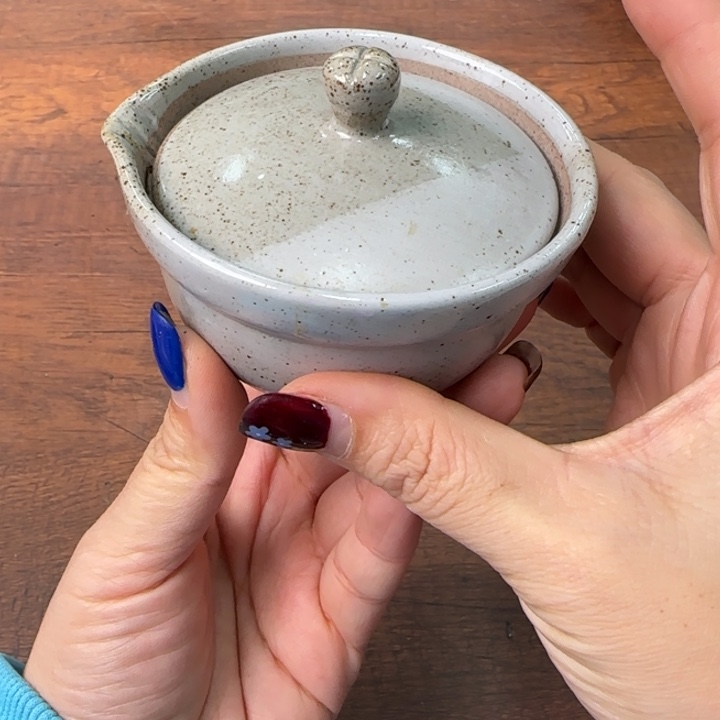 一个陶瓷物件哈哈哈哈