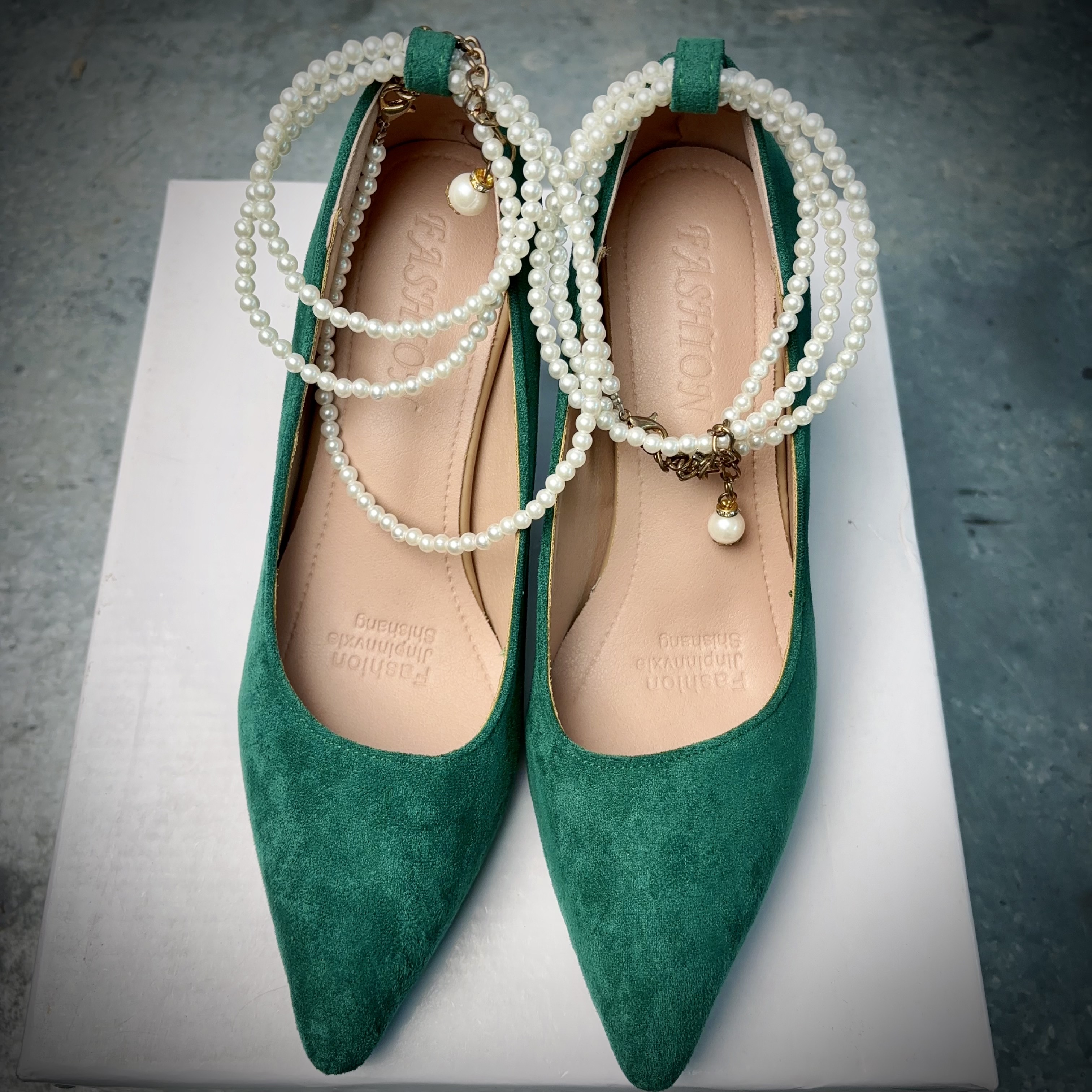 D201--400尖头细跟高跟中跟单鞋百搭绿色气质鞋子皮鞋粗跟跟鞋