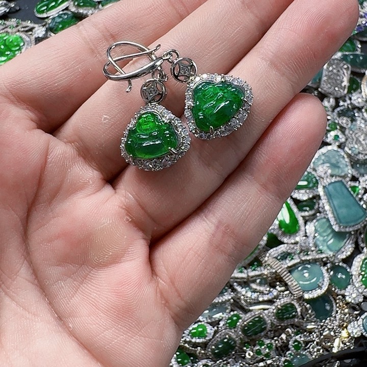 翡翠颈饰未镶嵌天然A货翡翠放漏