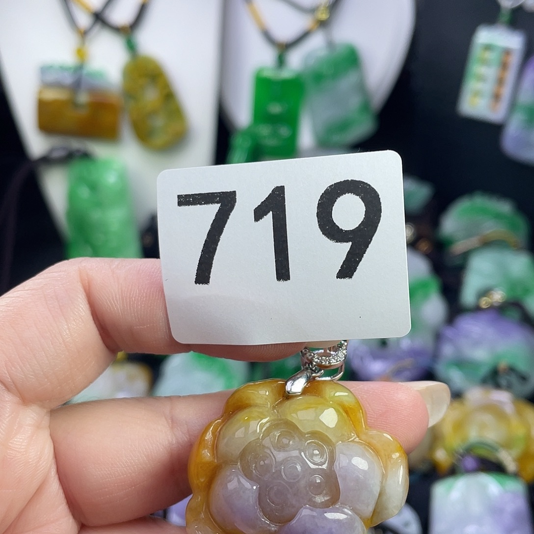 翡翠未镶嵌吊坠(赠链)