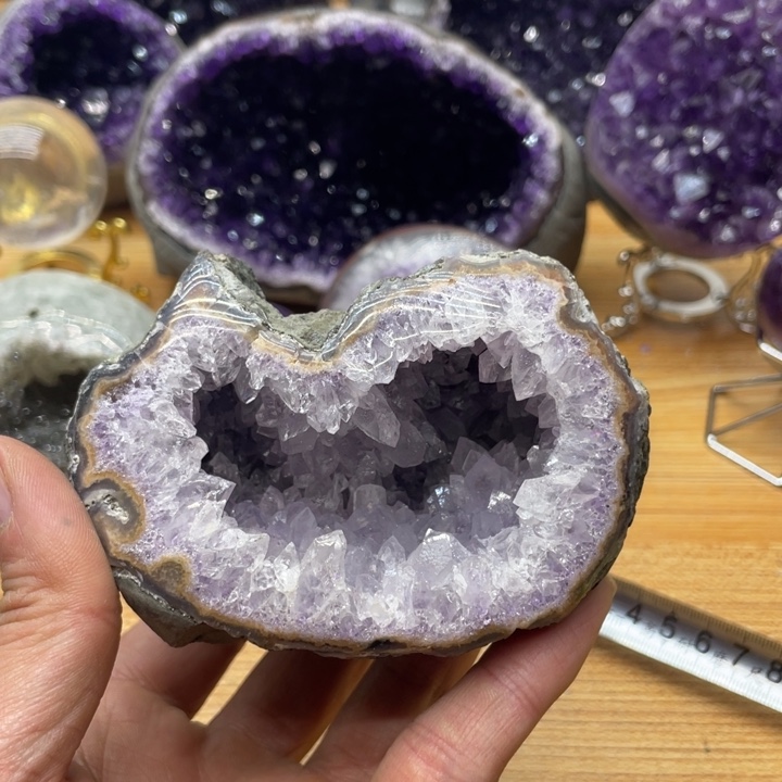 紫晶水晶摆件未镶嵌