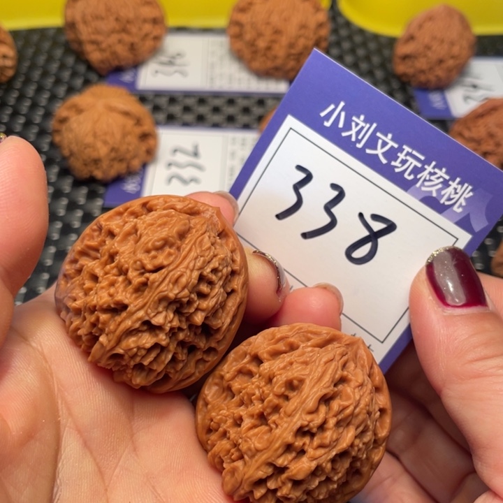 桃核把件38南疆338。。。。。