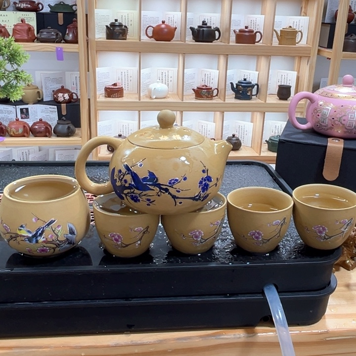 紫砂茶壶和其他器皿