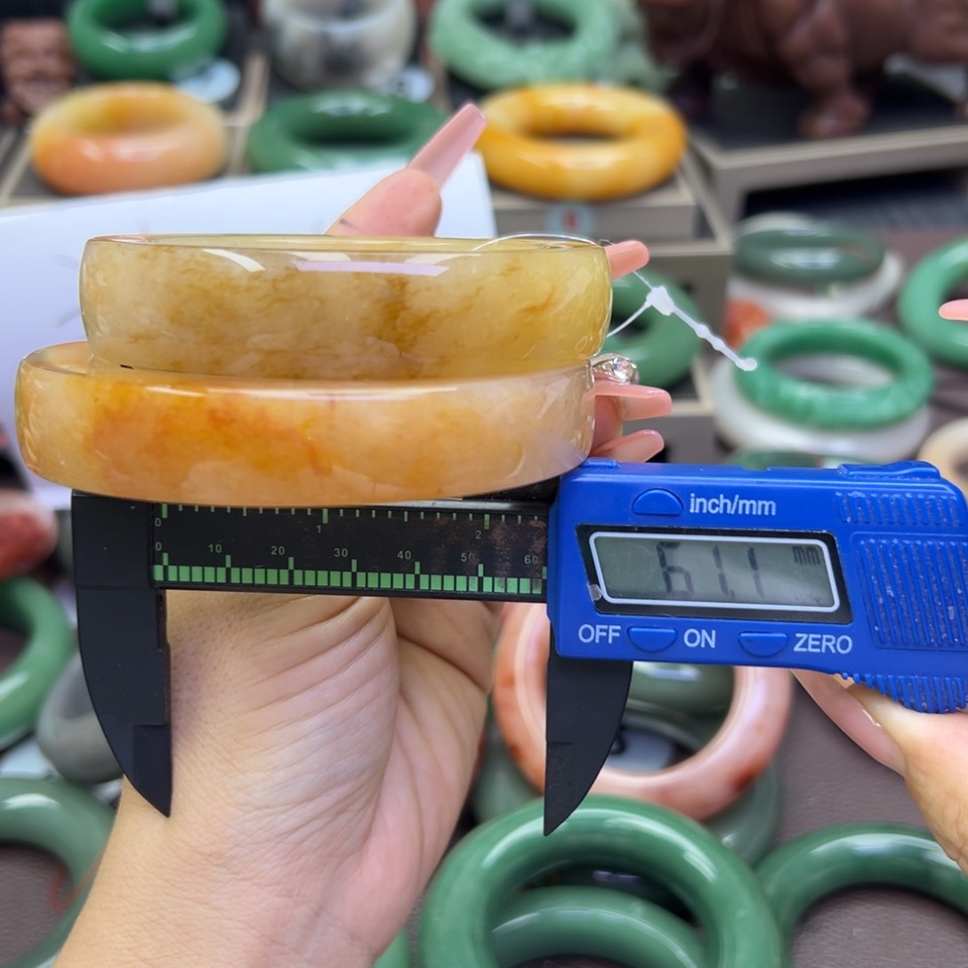 未镶嵌手镯石英岩玉