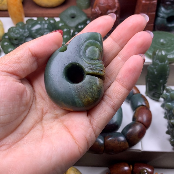 岫岩河磨玉（透闪石质玉）把件未镶嵌巴**合