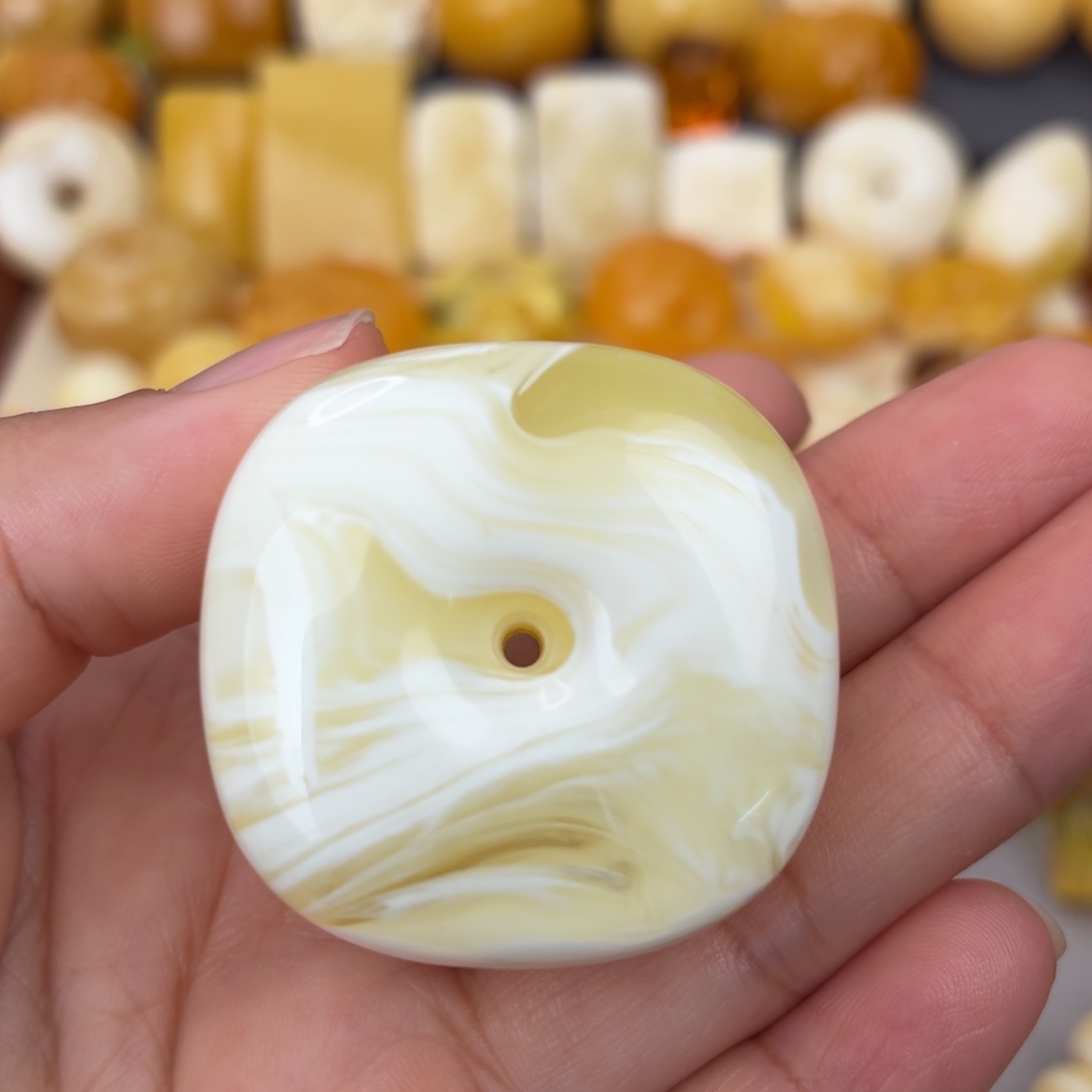 蜜蜡未镶嵌吊坠(不含链)拉丝瓷白藏扣