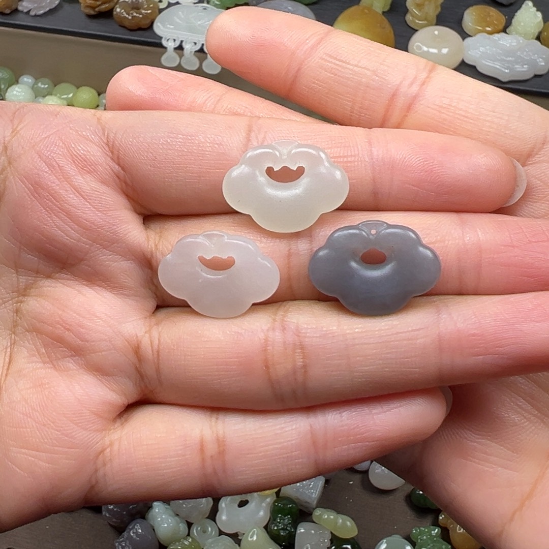 和田玉未镶嵌颈饰98一个多样性发其一