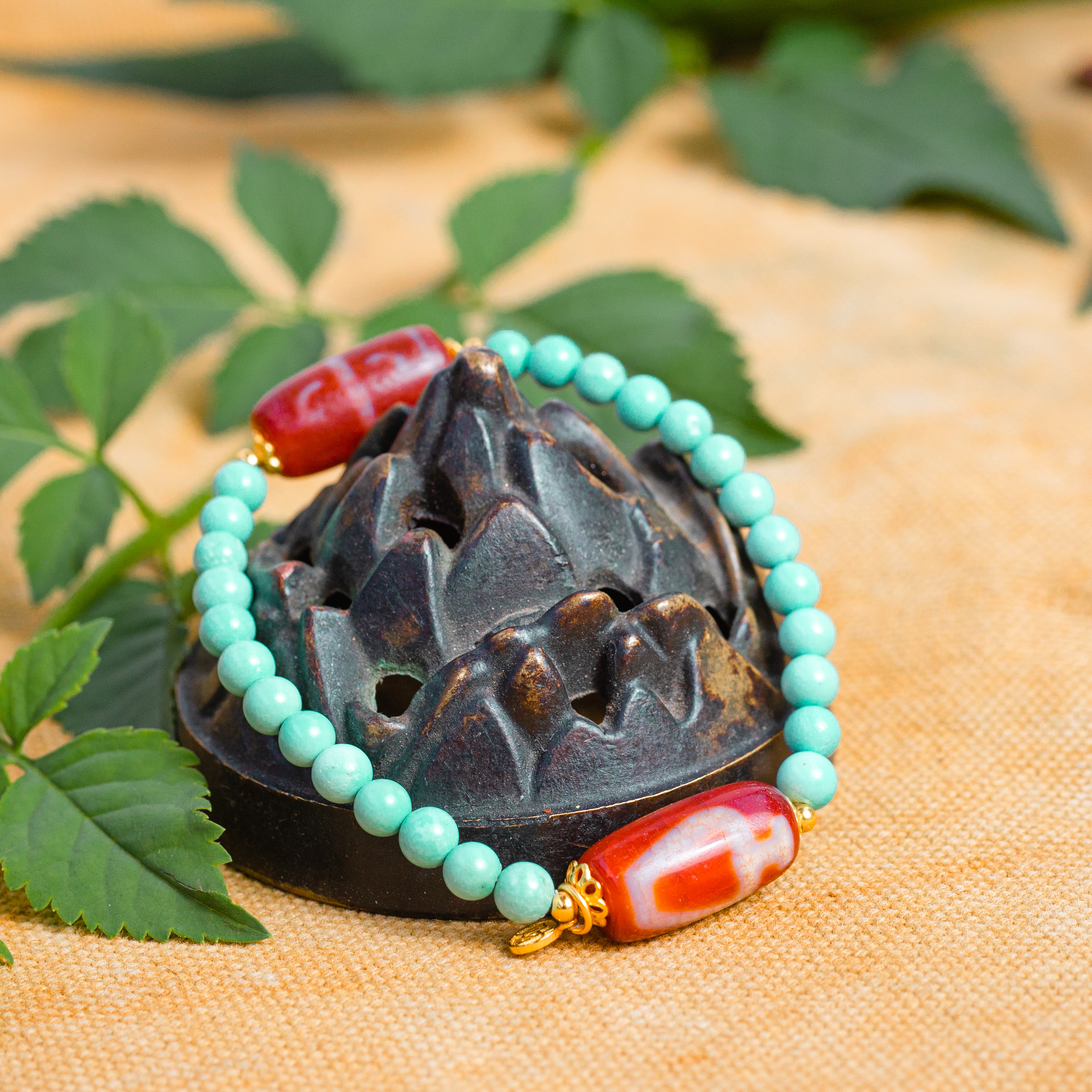 转过山 红肉宝瓶无界绿松玛瑙手串（拉萨直发）DU250619209