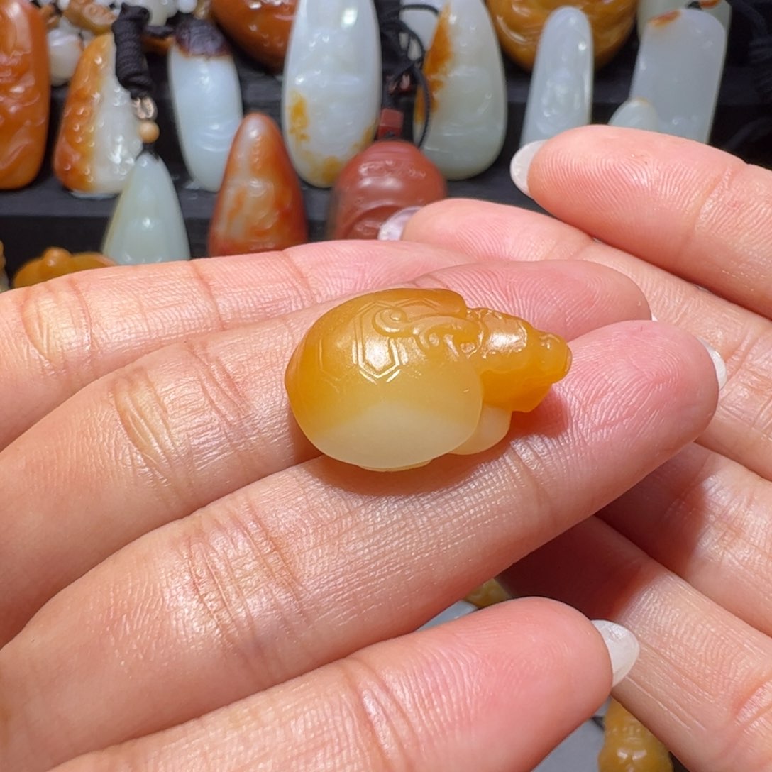 和田玉颈饰未镶嵌