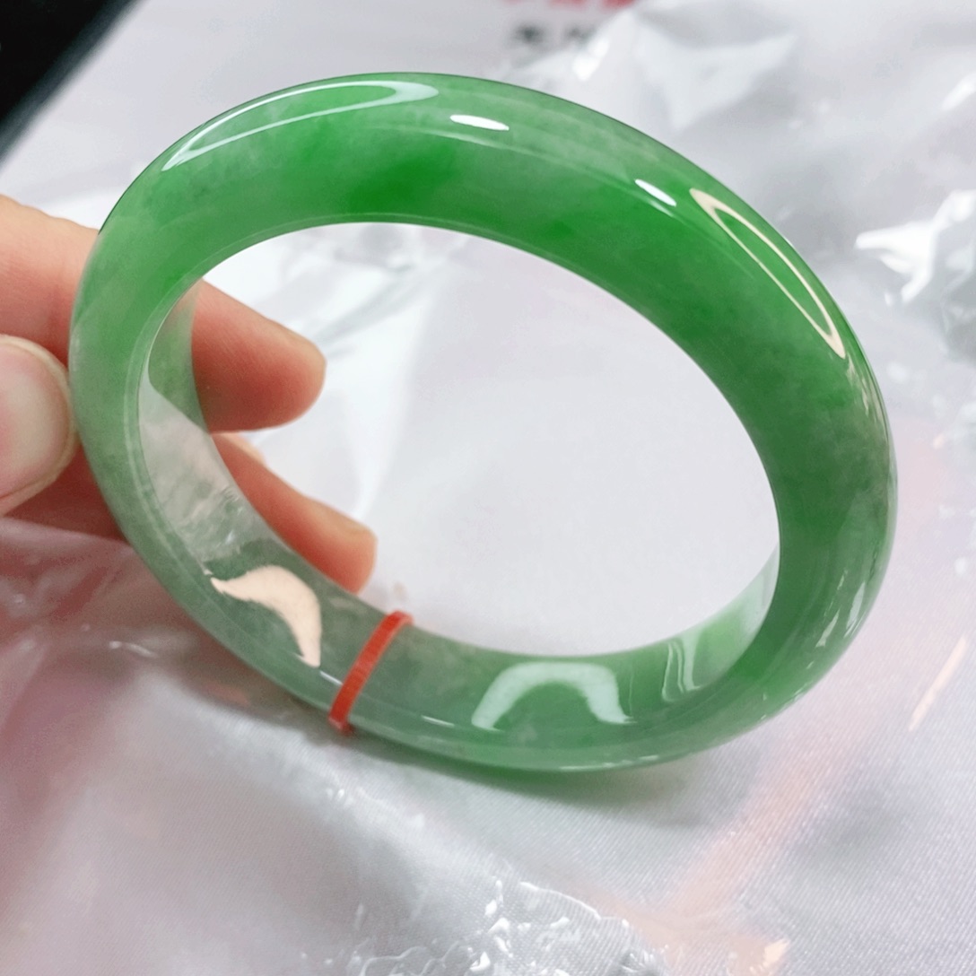 翡翠手镯未镶嵌56.8圈口