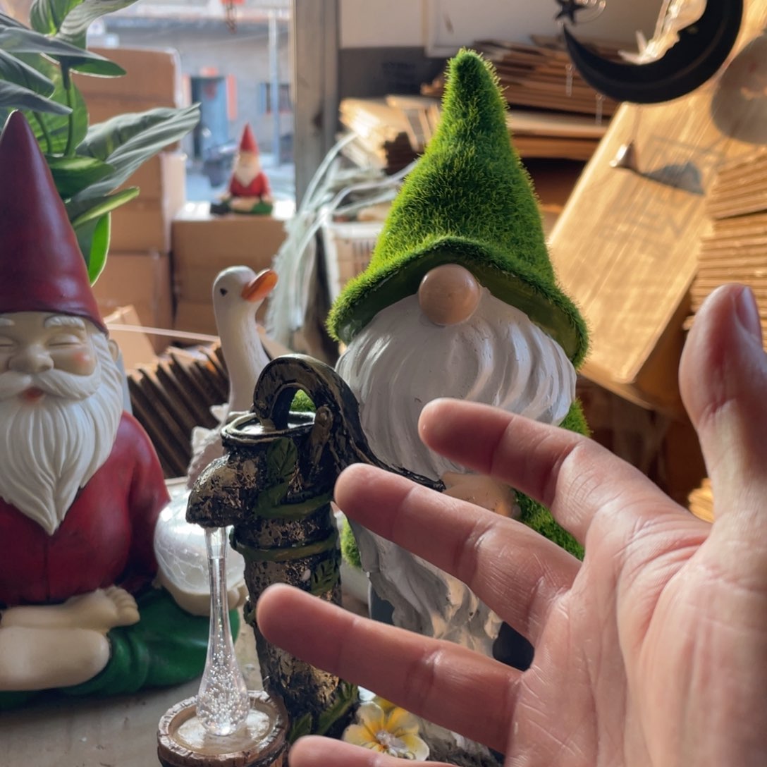 【闪购商品】树脂绿色植绒地精太阳能