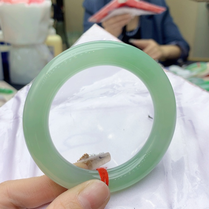 翡翠手镯未镶嵌?****?翡翠手镯