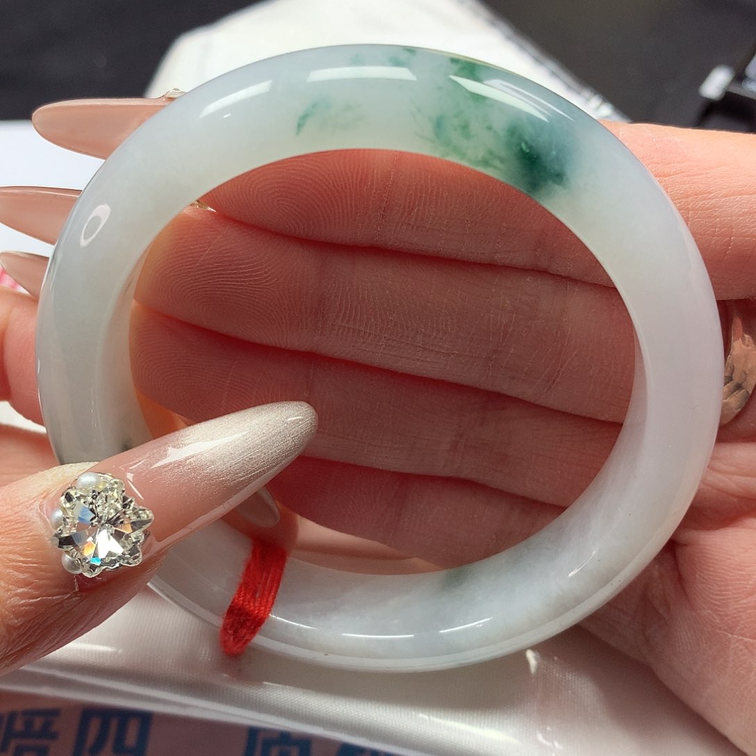 翡翠手镯未镶嵌56圈