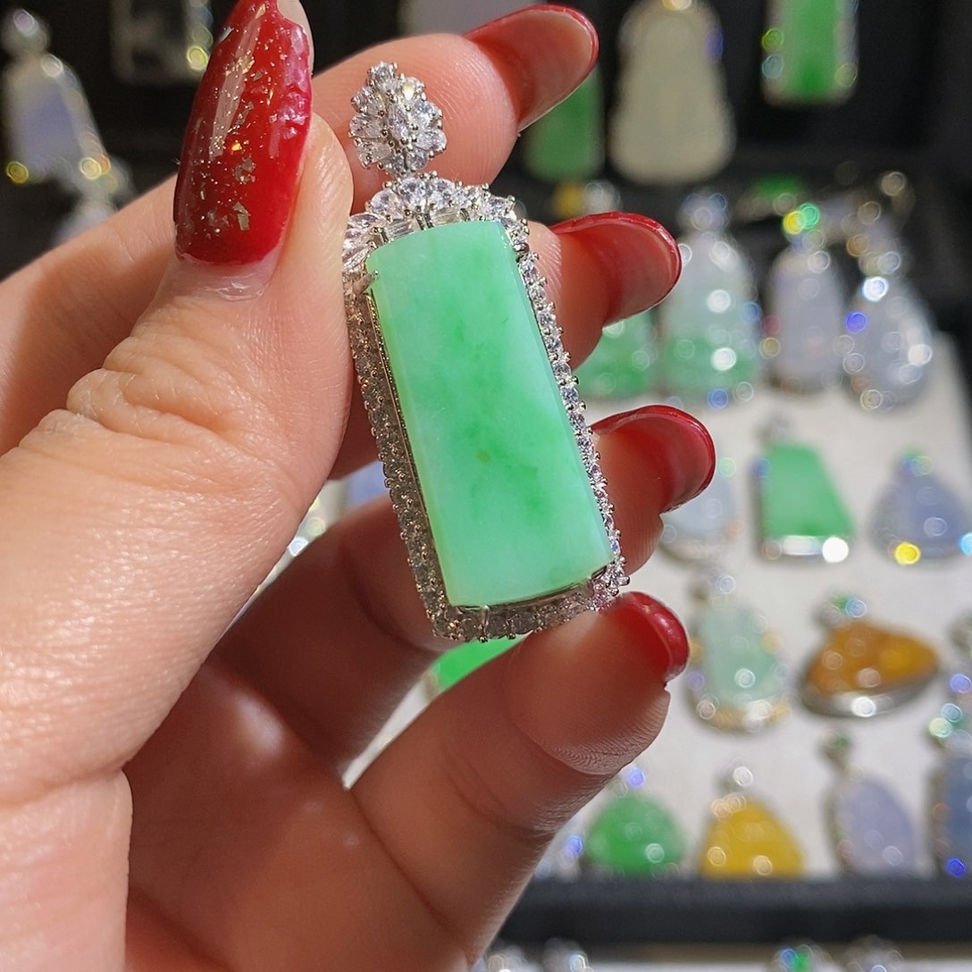 翡翠颈饰银S925镶嵌天然翡翠