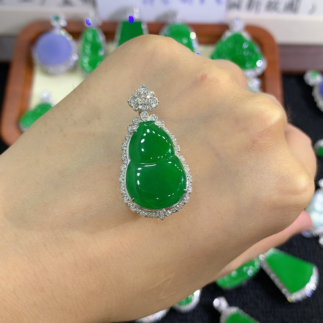 【闪购商品】吊坠(不含链)18K金镶嵌翡翠葫芦