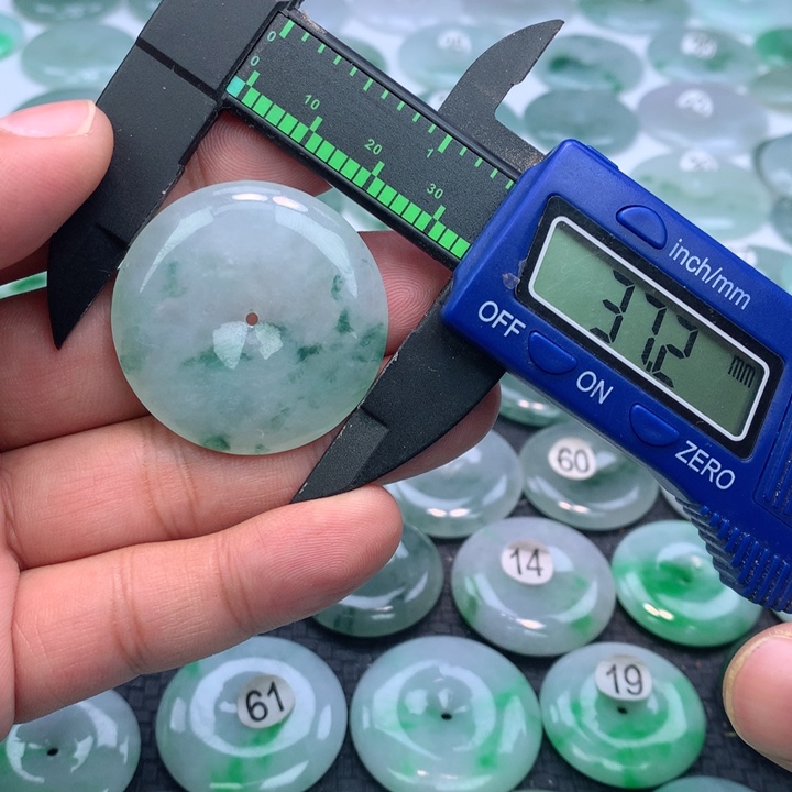 翡翠颈饰未镶嵌缅甸天然A货翡翠