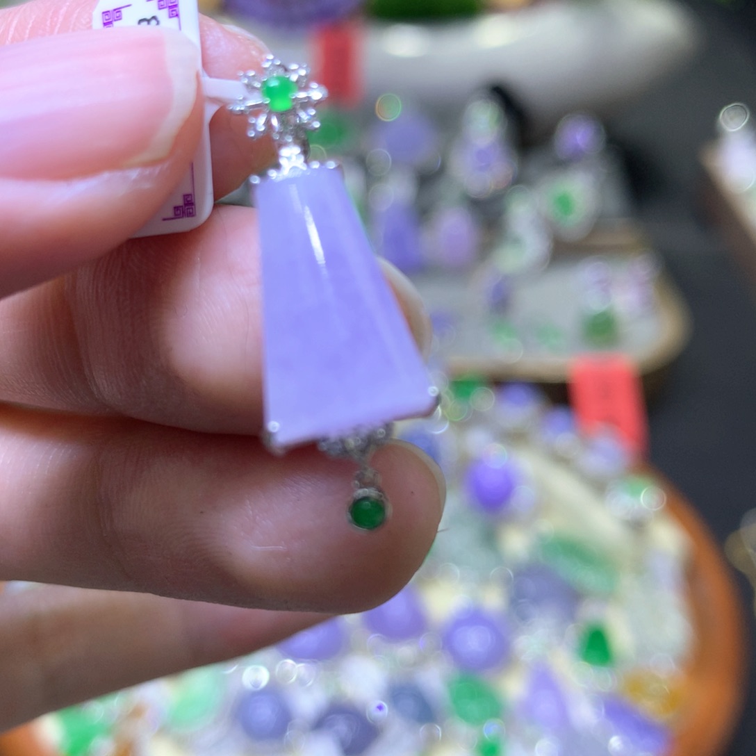 【闪购商品】翡翠颈饰18K金镶嵌翡翠吊坠项链