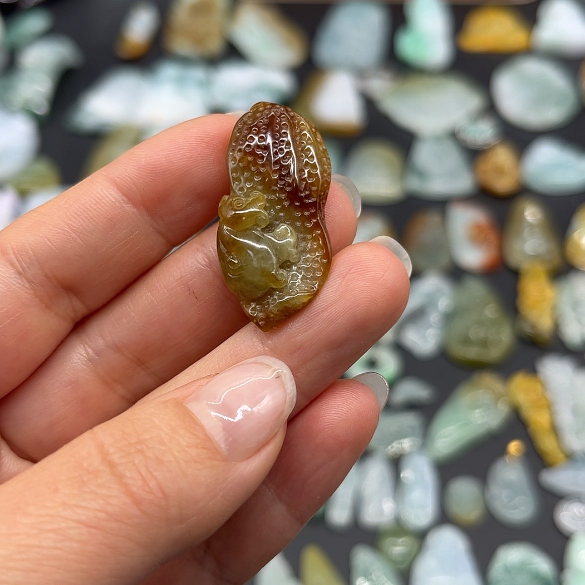 【闪购商品】翡翠颈饰未镶嵌花生