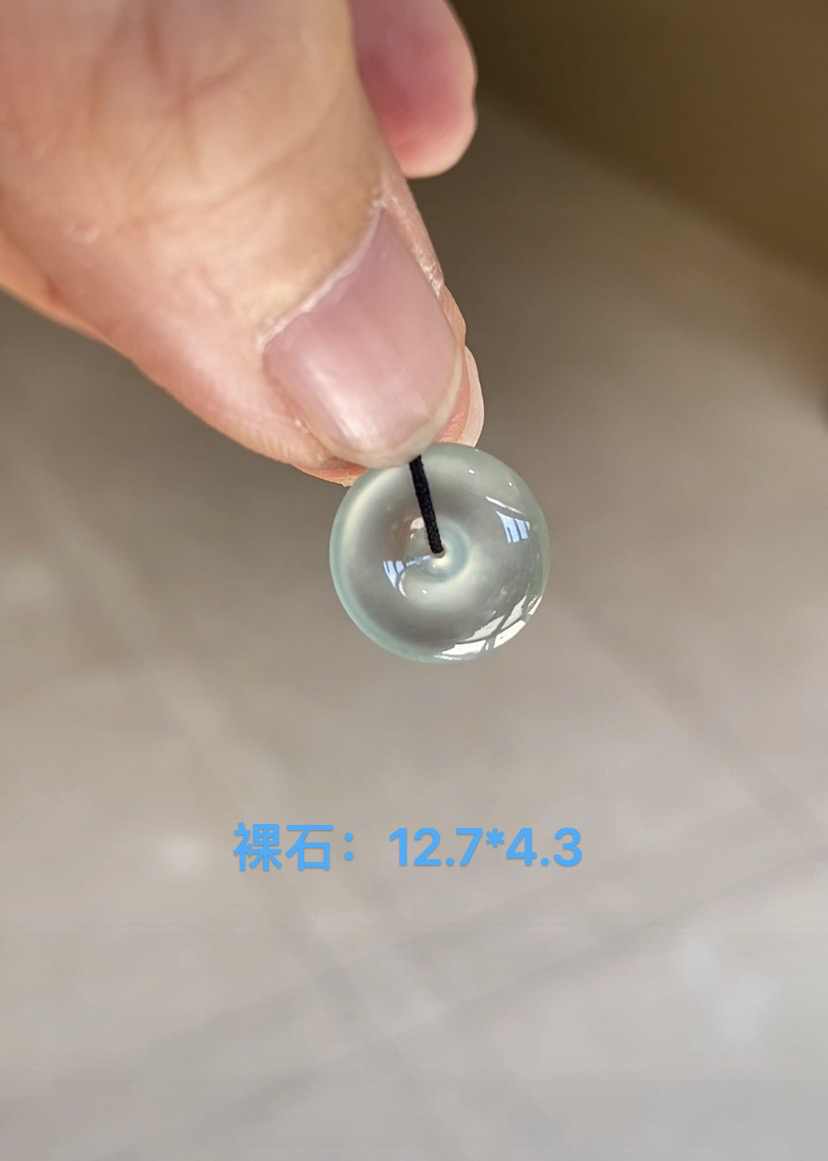 天然缅a，淡绿色玻璃种平安扣