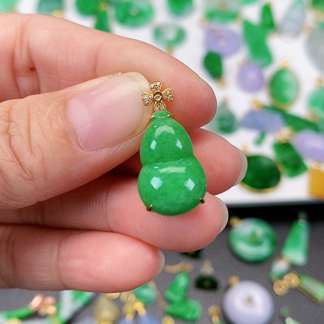 翡翠吊坠(不含链)18K金镶嵌