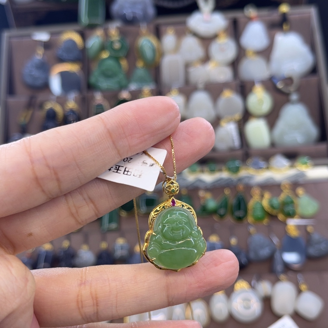 和田玉吊坠18K金镶嵌