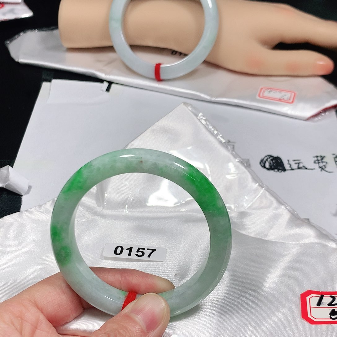 翡翠手镯未镶嵌天然缅甸A货翡翠手镯